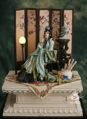 这些照片中的蛋糕是其团队参加近日在英国举办的国际蛋糕比赛的作品,5