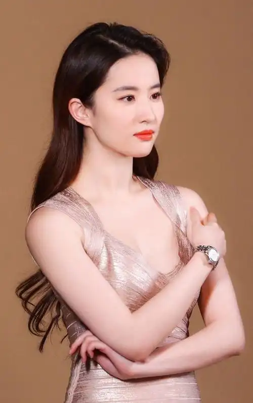 娱乐圈8位一眼万年的短发女明星,秦岚刘亦菲,个个美出新高度!