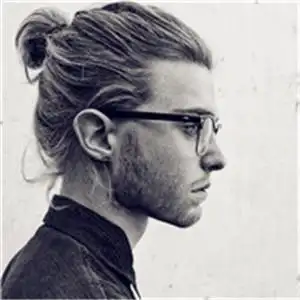 胡子大叔硬汉头像黑白 硬汉也有颓废的时候