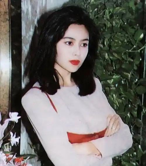关之琳罕见旧照被修复,网友:还是get不到她的美_造型_照片_美貌