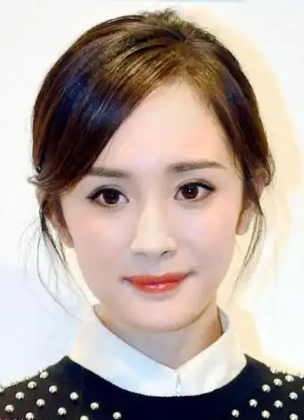 女星素颜照:杨幂跟平时一样,热巴异域时尚,baby好看