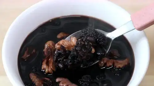 3鱼头豆腐汤,主料:鱼头,豆腐.