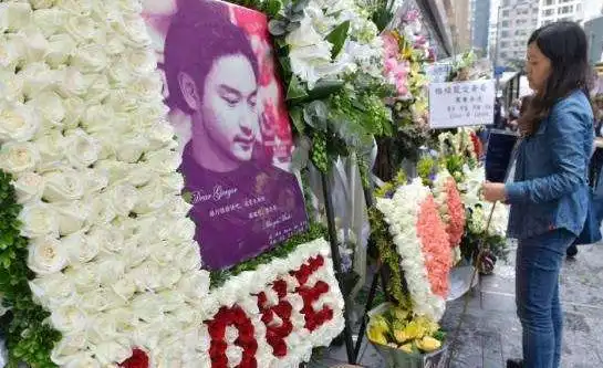 张国荣豪华墓地:面积100平,安装红外线,如今葬着素不相识的他_腾讯