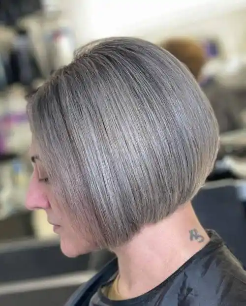 奔七奔八的姐妹,头发变白发型这样整,很美很满意_短发_女性_全头