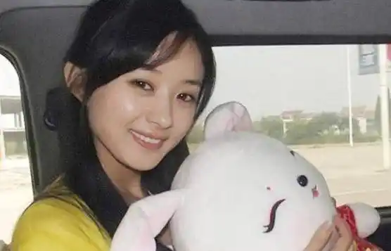 原创9年前的赵丽颖有多青涩?当离开10级美颜后,冯绍峰真是捡到宝了