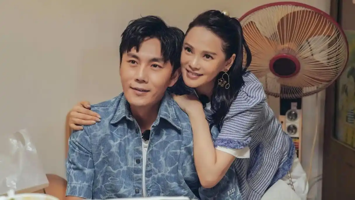 秦昊带伊能静回老家沈阳,陪父母亲戚聚餐,一家人其乐融融好幸福