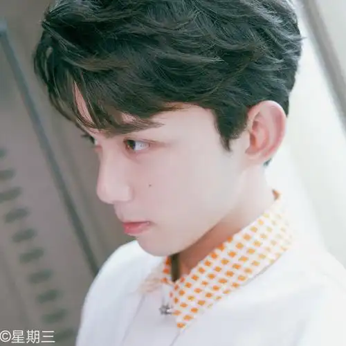 吴磊头像08星期三