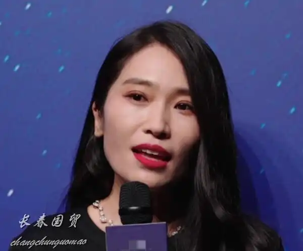 张艺谋大女儿张末近照曝光知性优雅气质好仅比继母陈婷小两岁