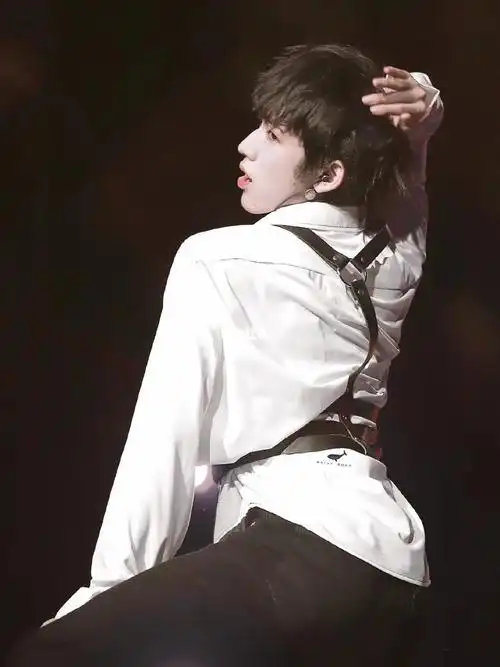 宋亚轩的宝藏之腰(腹肌) 篇