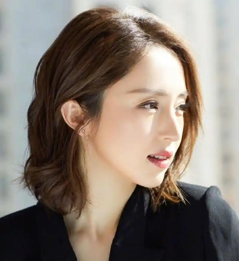 原创3040岁的女人放弃黑长直吧今年流行这4款发型减龄又有气质