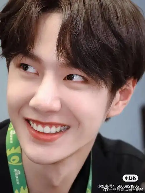 王一博笑脸vs冷脸