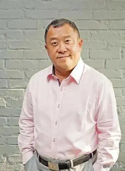 他并非传统意义上的帅哥,身材和身高也无法与众多男明星相提并论.