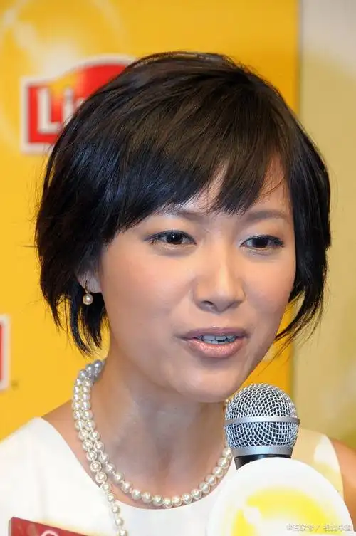 徐静蕾幸福人生再添一员小将,网友纷纷猜测孩子的父亲是谁!