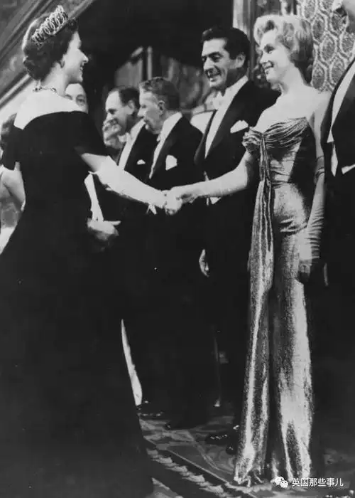 英国女王去世 96年,96张图,回顾女王一生.