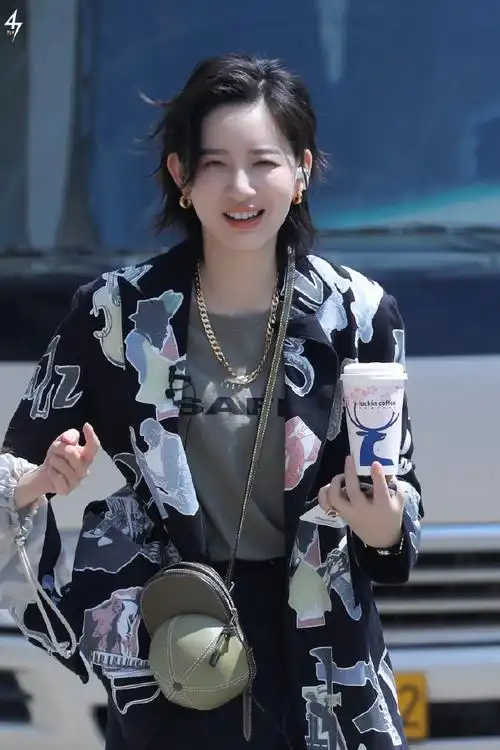 李斯丹妮妈妈你真好看