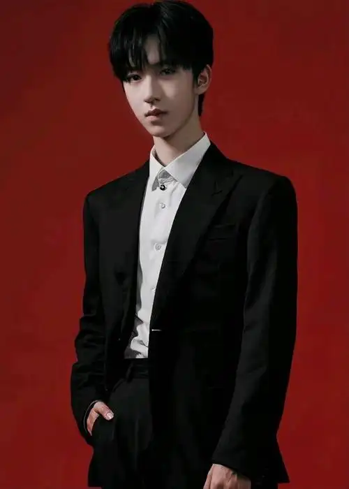 极致渣苏,绝世第一苏神——提名贺峻霖多穿点西装,很爱看#贺峻霖biu