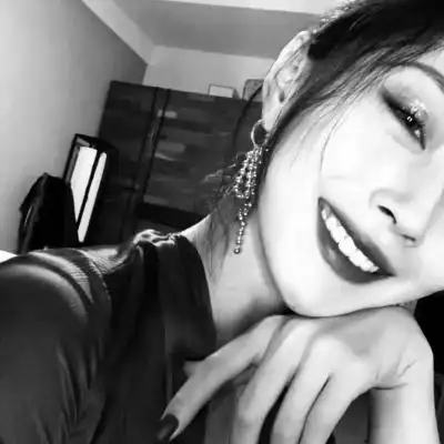 霸气超拽黑白女头像 精选社会女头像