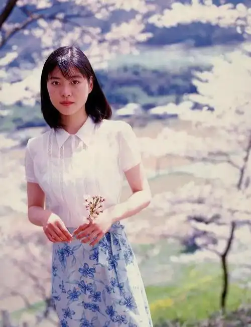 谁说40岁女人不配有少女感学日本明星的森系穿搭复古又时尚