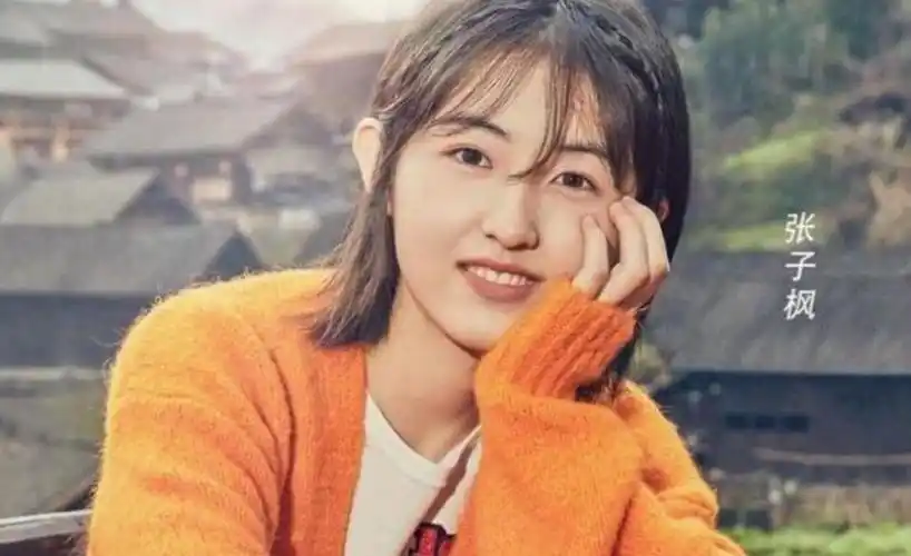 张子枫机场被偶遇,又瘦又小人在群中出挑,被爆分手后状态不佳