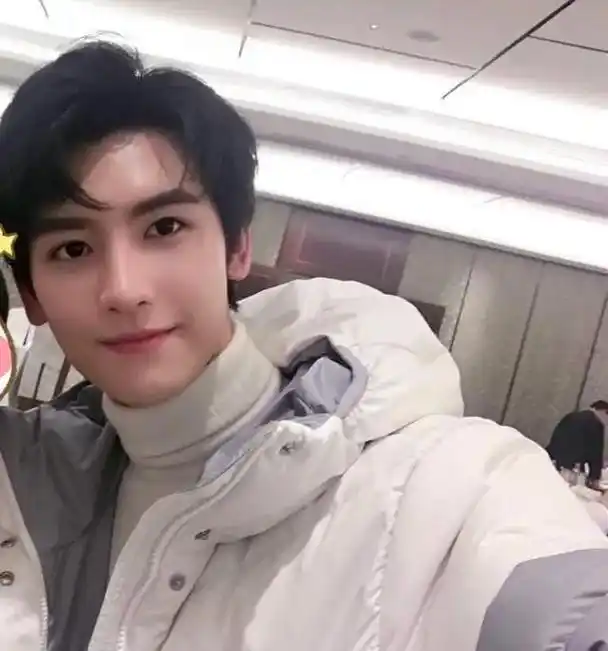 黄俊捷 大帅哥#氛围感 - 抖音