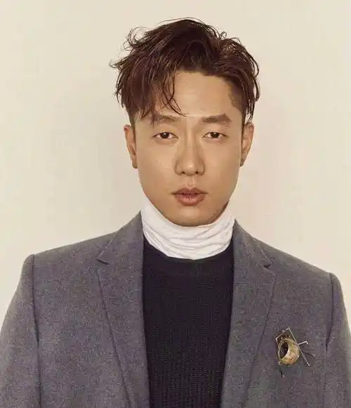 原创凌潇肃超市憔悴水肿网友像洪世贤流落街头头发炸毛