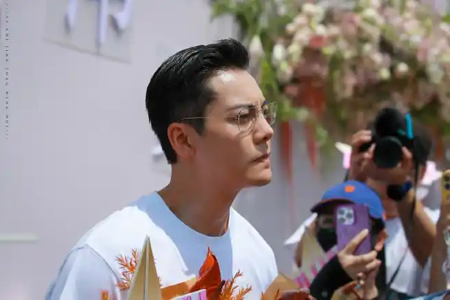 陈伟霆三七分背头造型##陈伟霆没有技巧就是硬帅