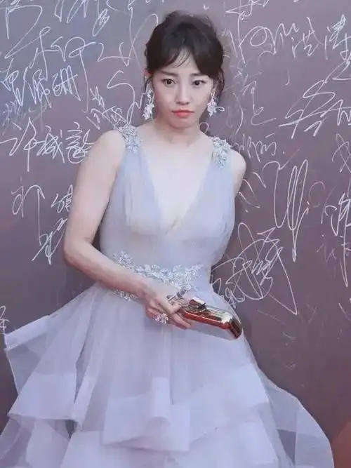 女明星为了博眼球有多敢穿暴露太多你都不敢想