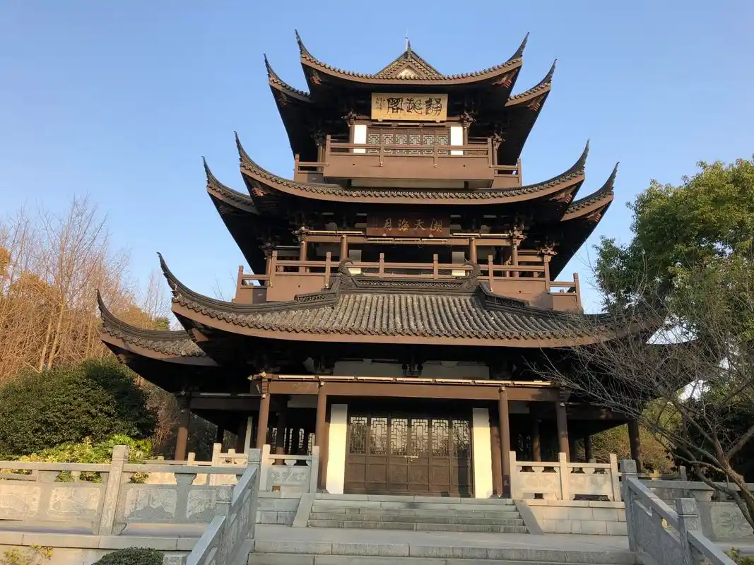 范蠡公园标志景观通越阁