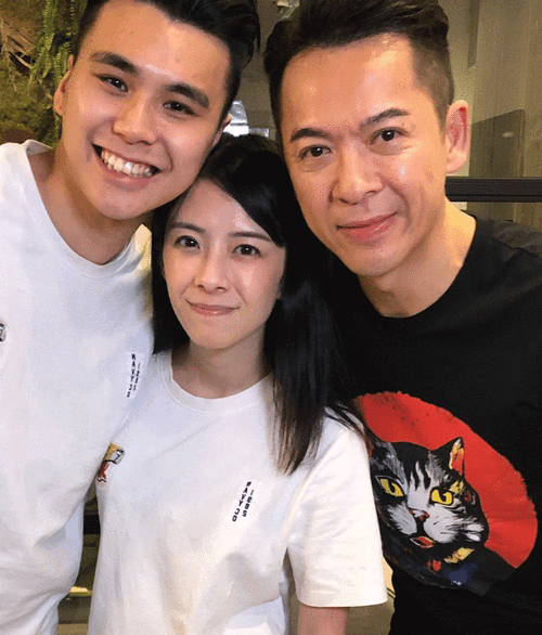 郭政鸿2个女儿长大了美得各不相同干妈是赌王千金