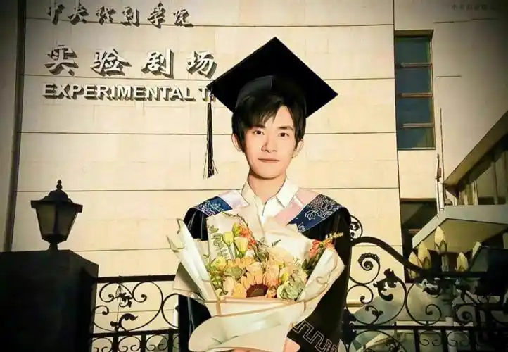 都是遗憾99_毕业季_易烊千玺_易烊千玺未来无界_娱乐_明星娱乐资讯