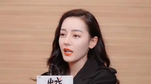 迪丽热巴最新采访出炉 鬼马少女竟表示想演于途父亲?