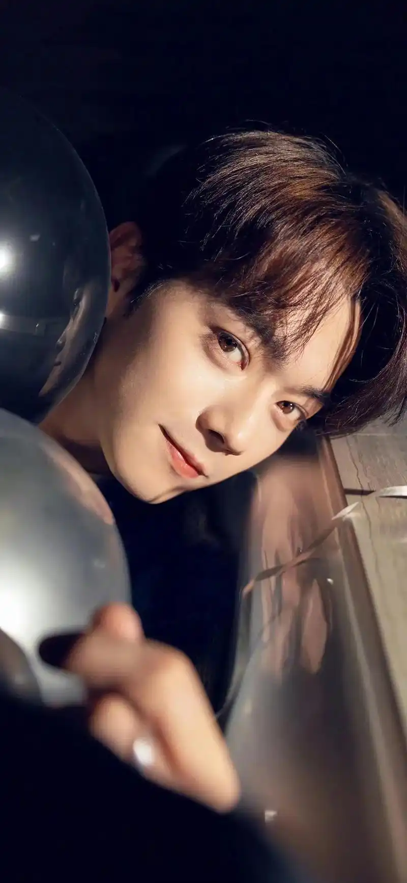 许凯壁纸风靡,市场背后揭示的娱乐业趋势 近期,以许凯为主题的壁纸在