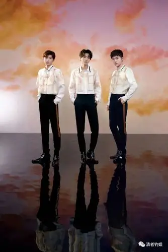 很久没有看到tfboys三人合体了,三个大帅哥事业越来越红火,也因为事业