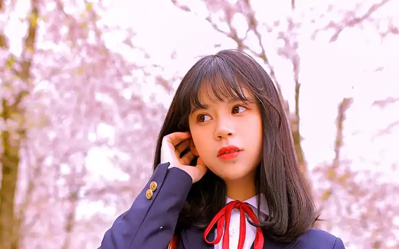日系jk制服少女樱花下唯美图片桌面壁纸