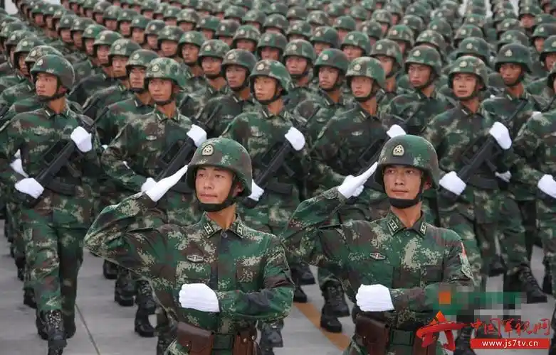 面容刚毅英姿挺拔:阅兵式上的中国士兵 - 中国军视网