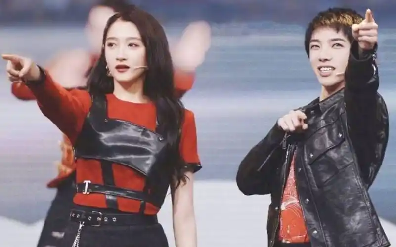 如今唐嫣的表现就有些类似当初刚刚加入的华晨宇和关晓彤,一度无法