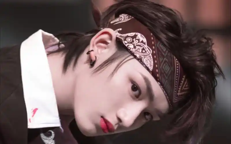 活动作品丁程鑫快乐大本营ringringring直拍