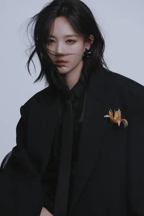 李一桐冷脸千金妆##时尚cosmo13月刊