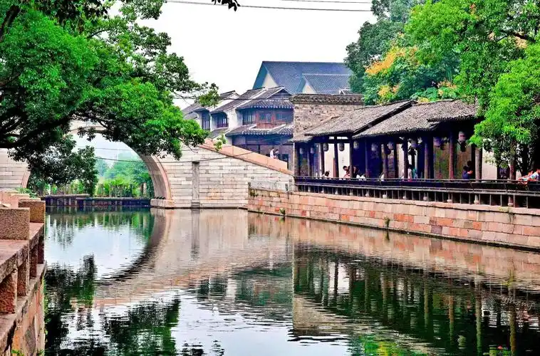 江南水乡古镇桥多
