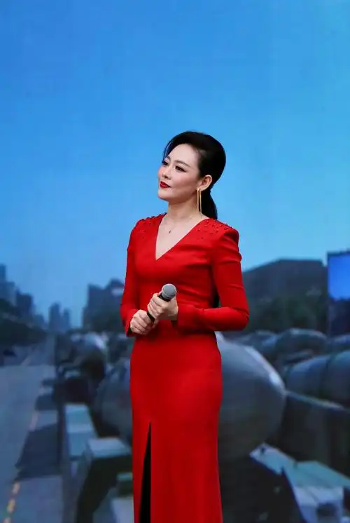 舞台抓拍青年歌唱家刘桐美照