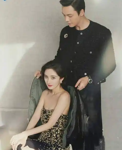 杨幂陈伟霆拍摄情侣风大片,搭肩牵手亲密十足,真养眼_网友_合体_照片