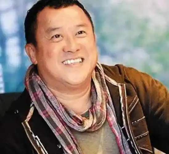 原创被香港艺人尊称大哥八卦缠身却能全身而退曾志伟到底有多牛