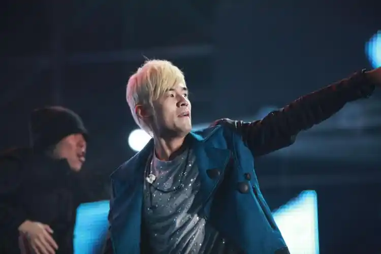 2012年12月1日,周杰伦来宜昌,激动额,有近距离照片的朋友发给我一下