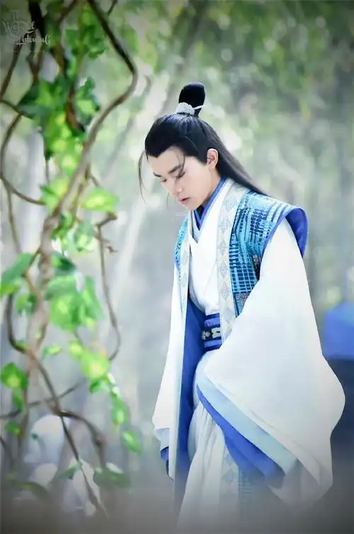 易烊千玺##湘水思美人,千玺绎灵均# @tfboys-易烊千玺 k风定花勇滗