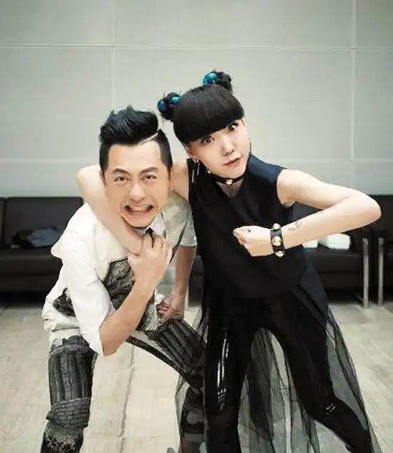 现身台湾,吴莫愁被传与庾澄庆同居(组图)