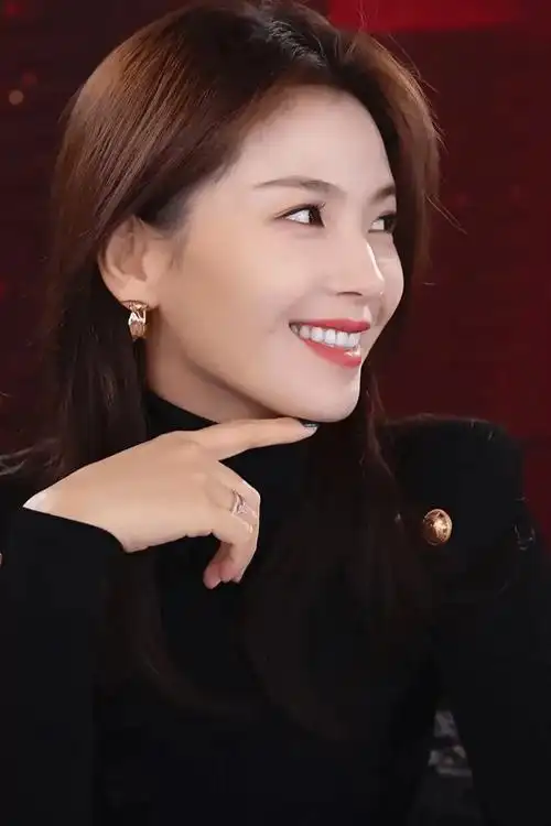 刘涛:伊人婉立娇笑