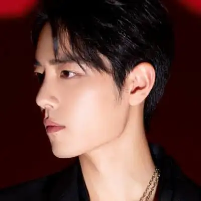 肖战最近很火的照片,花样美男肖战图片适合做头像-明星头像