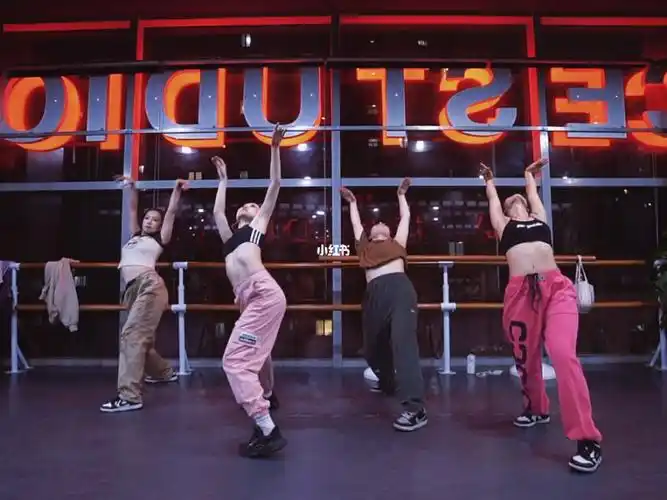 小个子女生街舞穿搭爵士没有冬天