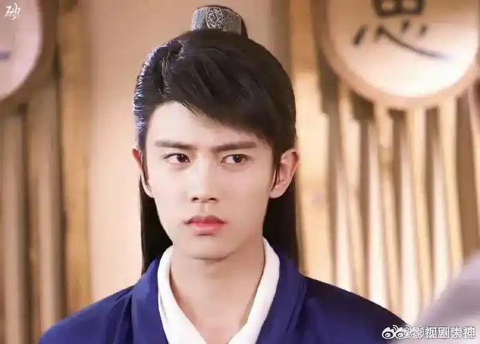 任嘉伦出道前后颜值变化完全是逆生长越来越帅气了