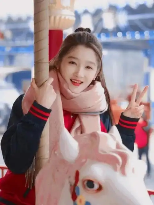 关晓彤不是人民币做不到人人都喜欢